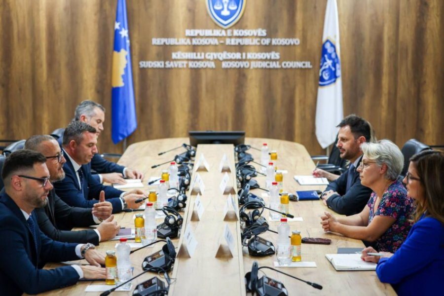 Gërvalla takon kryesuesin e ri të KGJK-së: Forcimi i bashkëpunimit institucional mbetet prioritet
