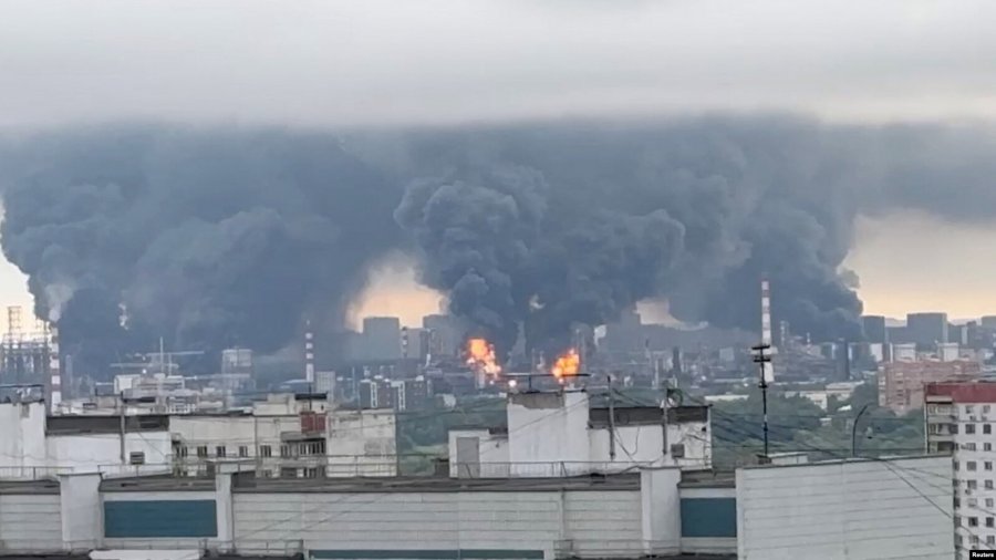 Rafineria e naftës në Moskë goditet përsëri nga dronët