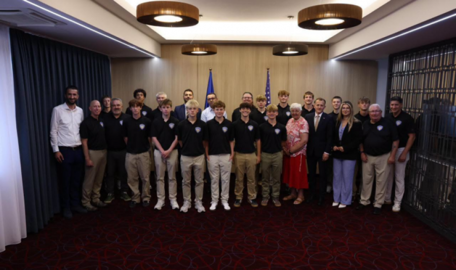 Ministri Gashani pret delegacionin e Iowa Soccer Association nga SHBA-ja