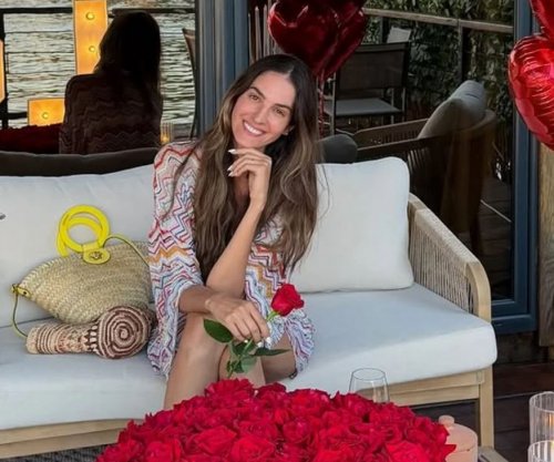 Emina Çunmulaj ndan surprizën romantike të bashkëshortit në përvjetorin e martesës