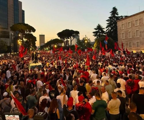 Rezistenca vazhdon te Kryeministria: Nuk ikim nga sheshi pa dhënë Rama dorëheqjen