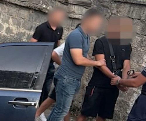 Autorë të disa vjedhjeve me armë dhe dhunë, prangosen dy persona në Durrës