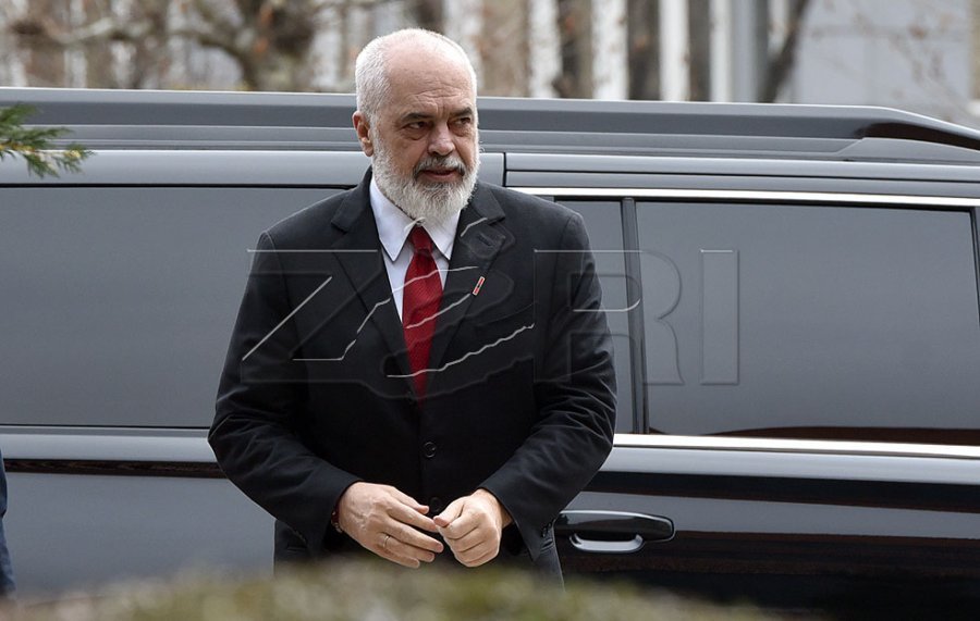 Edi Rama ironizon: Protestues nga Kosova e Maqedonia po vijnë për ta shpëtuar Shqipërinë
