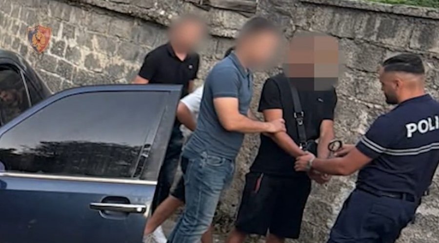 Autorë të disa vjedhjeve me armë dhe dhunë, prangosen dy persona në Durrës