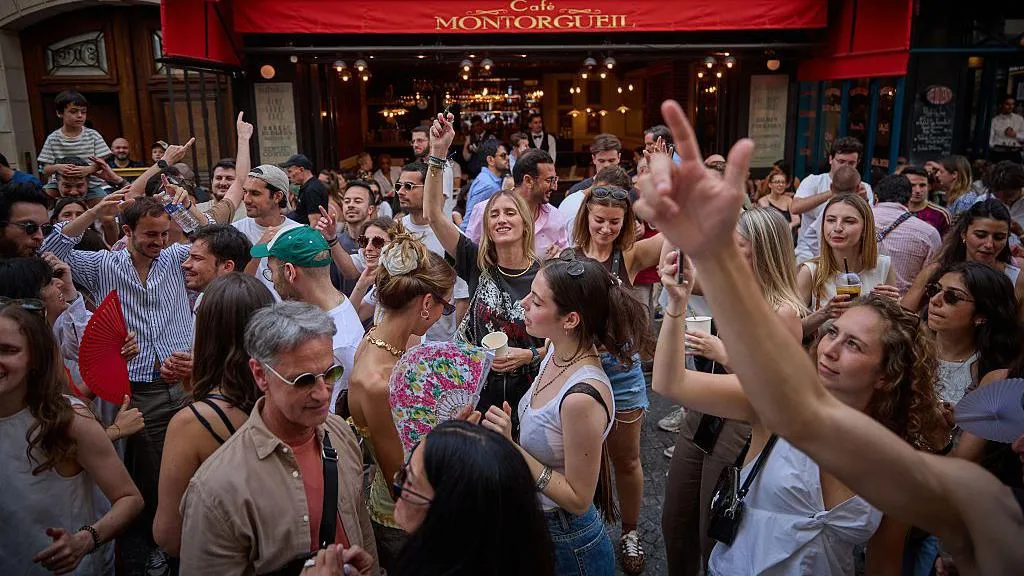 Temperaturat deri në 41°C në Francë, qeveria kufizon alkoolin në festivale