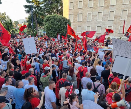 Protesta kundër investimit në Zvërnec në ditën e 22-të