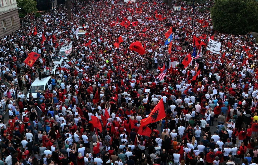 Shqipëria në protestë – kundërshtime për Sazanin, Zvërnecin dhe pronat në Kakome