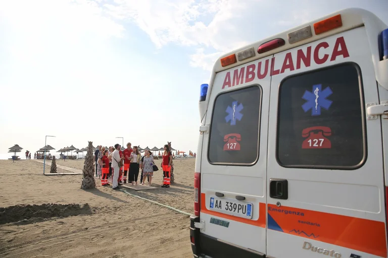Ngjarje e rëndë në Durrës, një 11-vjeçar mbytet në det
