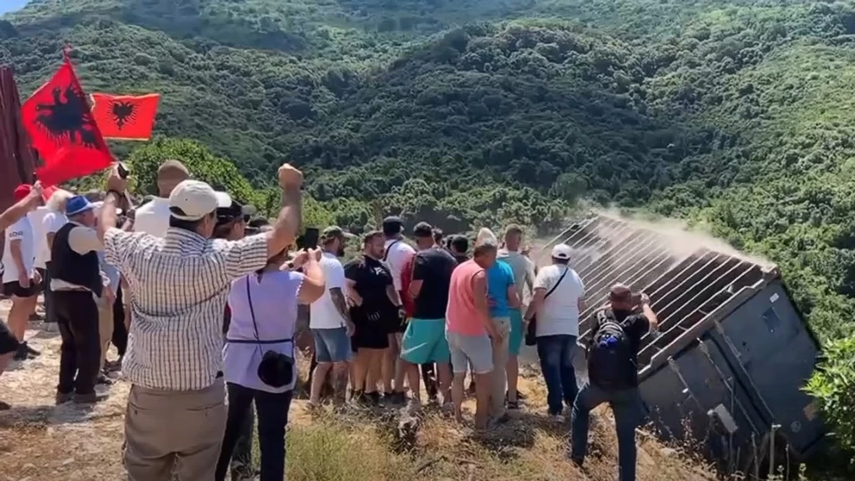 Protesta edhe në jug të Shqipërisë, prishet rrethimi 22-vjeçar i Kakomesë