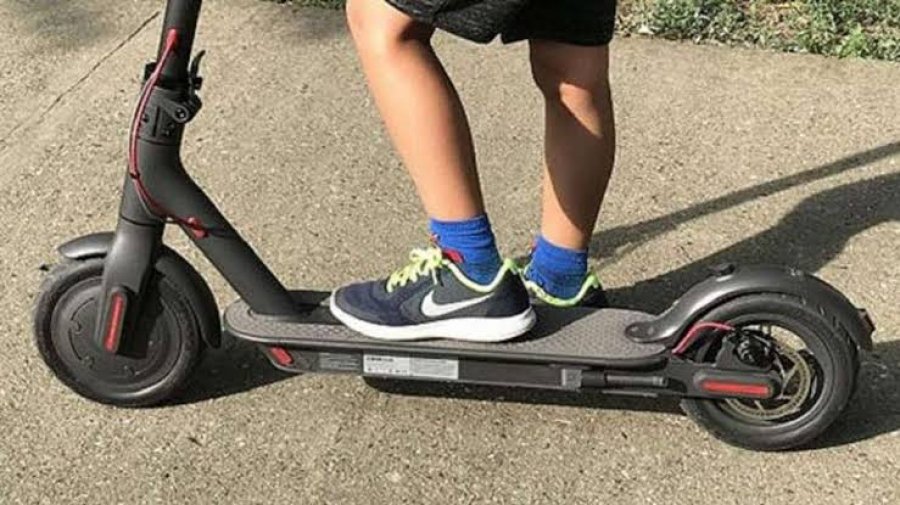 Vdes fëmija që ishte vetaksidentuar ditë më parë me trotinet elektrik në Gjilan