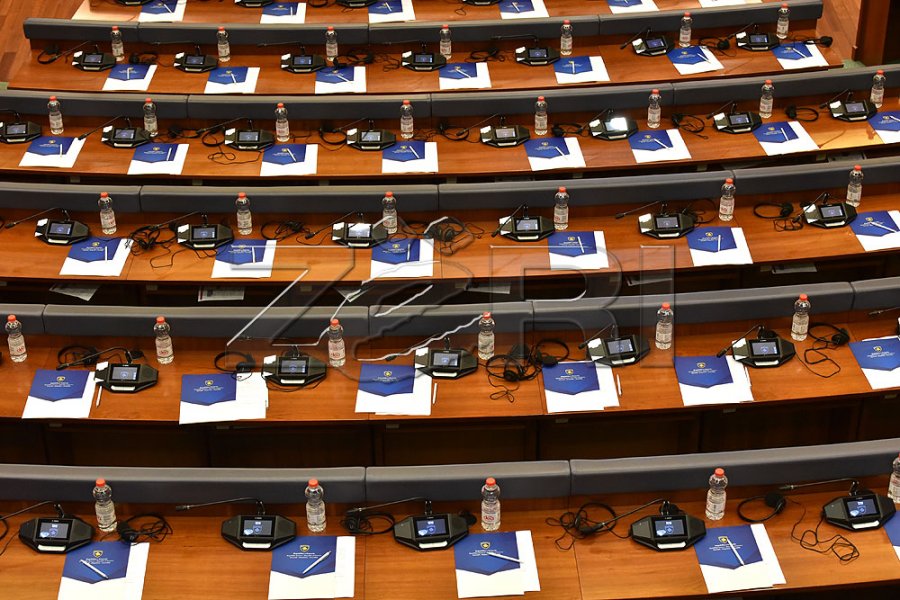 “Paga kalimtare”: Mbi 150 mijë euro në muaj për ish-deputetët e Kuvendit të Kosovës