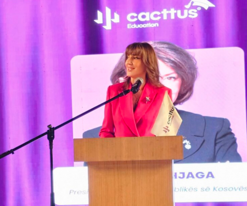 Atifete Jahjaga inkurajon të rinjtë e diplomuar të ndërtojnë të ardhmen në Kosovë