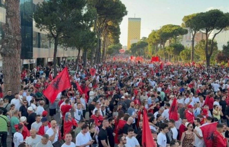 Protesta e 26-të në Tiranë, qytetarët kërkojnë dorëheqjen e Edi Ramës