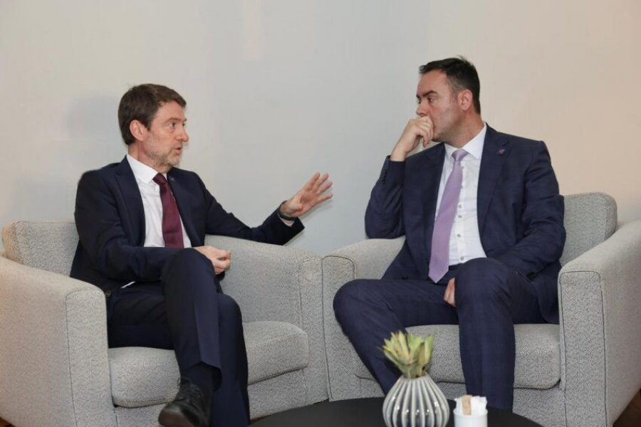 Hoxha e Konjufca takohen në Forumin e Dubrovnikut, flasin për “koordinim të ngushtë” për rrugën drejt BE-së
