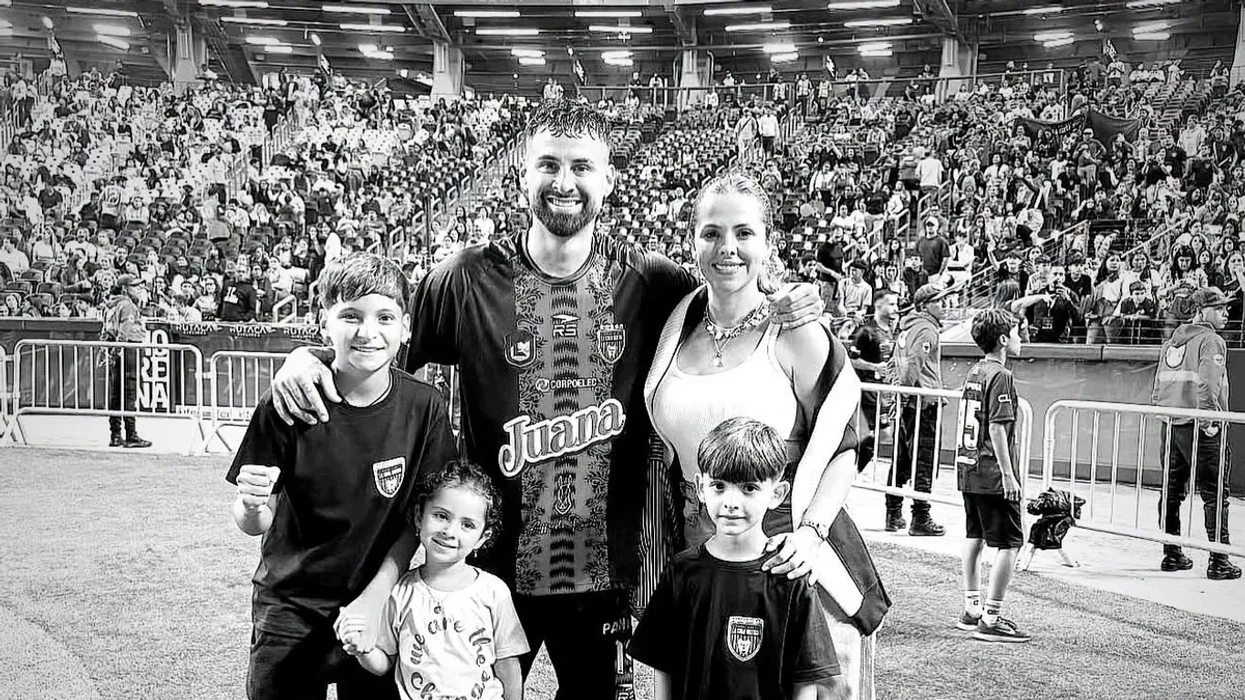 Bota e futbollit në zi: Futbollisti argjentinas humb familjen në tërmetin shkatërrues