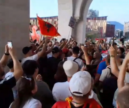 Protesta e 30-të radhazi për Zvërnecin në Tiranë