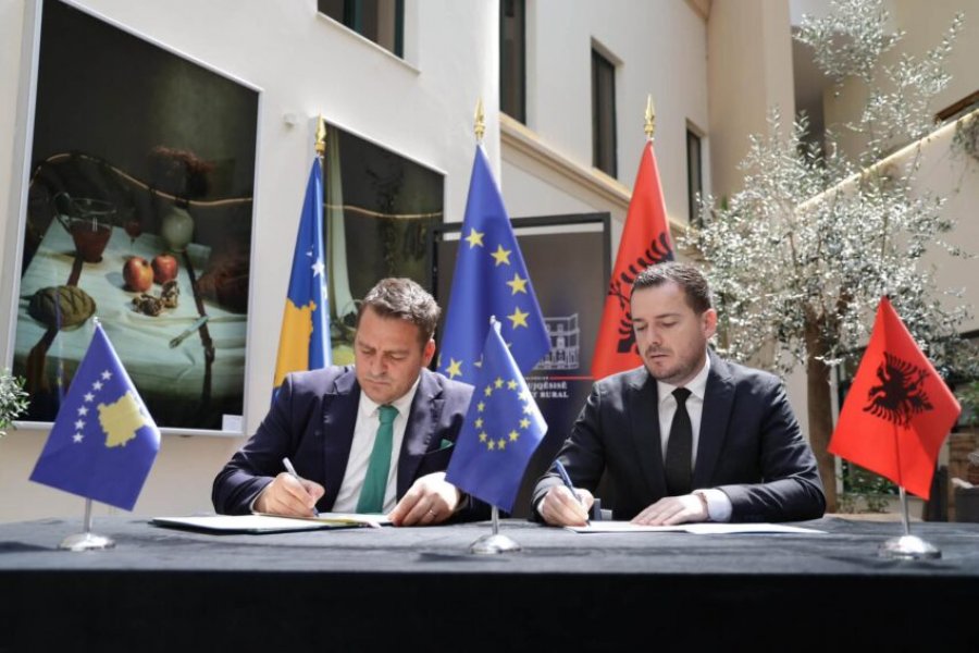 Kosova dhe Shqipëria nënshkruajnë dy marrëveshje për thellimin e bashkëpunimit në bujqësi