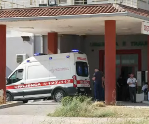 Aksidenti fatal në autostradën Tiranë-Durrës, dyshohet se shoferi pësoi atak kardiak para aksidentit
