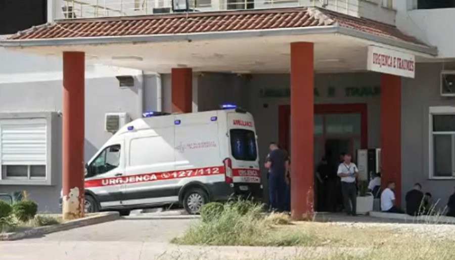 Aksidenti fatal në autostradën Tiranë-Durrës, dyshohet se shoferi pësoi atak kardiak para aksidentit