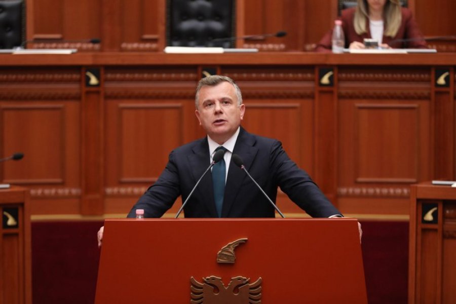 Taulant Balla i drejtohet Sali Berishës: Tentove lojë politike me Heroin e Kombit, Tahir Sinani