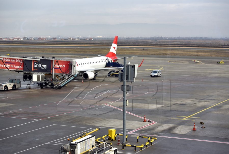 Aeroplani bën ulje emergjente në Prishtinë, dyshohet se një shqiponjë u fut në njërin prej motorëve