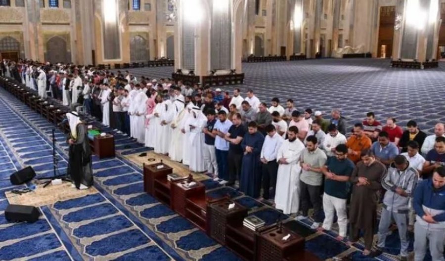 Kuvajti anulon Taravitë në Ramazan pas sulmeve hakmarrëse të Iranit