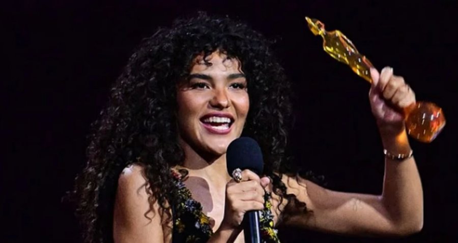 Çmimet BRIT 2026: Olivia Dean triumfon me katër çmime