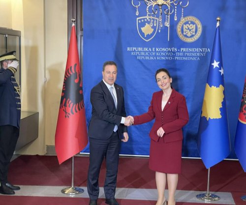 Presidentja Vjosa Osmani pret në takim kryeparlamentarin e Shqipërisë, Niko Peleshi