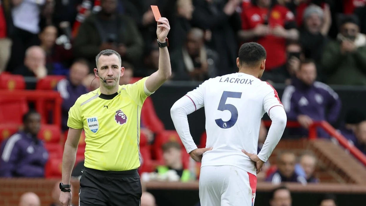 Një rregull i ri nga FIFA, lojtarët tani mund të marrin shumë lehtë kartonë të kuq