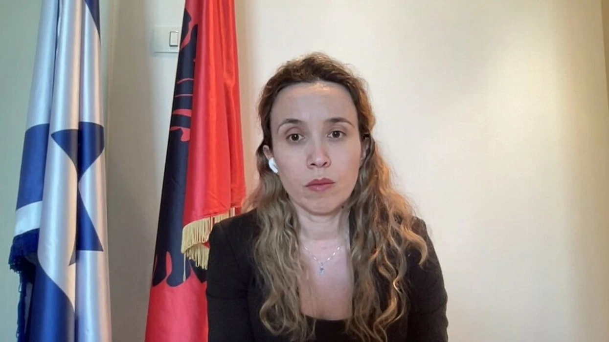 Ambasadorja Kumbe: 13 shqiptarë kërkojnë të largohen nga Izraeli