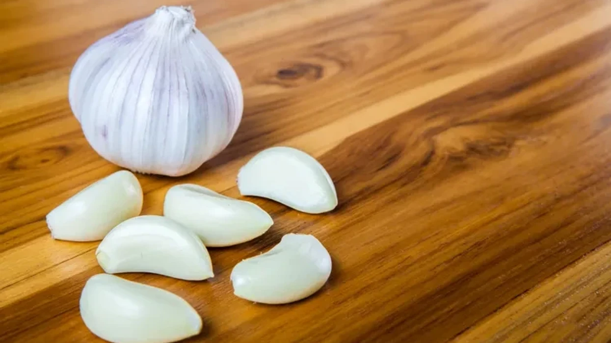 Ja çfarë i ndodh trupit nëse konsumoni hudhër