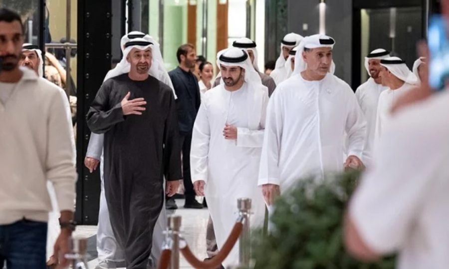 Shëtitje mes blerësve në Dubai Mall, udhëheqësit e Emirateve të Bashkuara Arabe qetësojnë qytetarët [video]