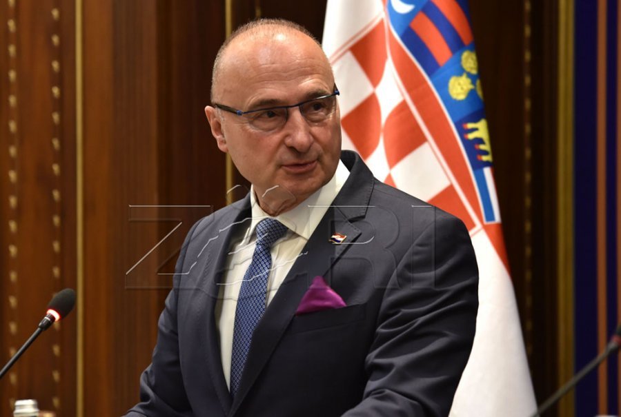 Kroacia paralajmëron BE-në për Serbinë pas varrimit të Mlladiqit: Rrezikohet stabiliteti i Ballkanit