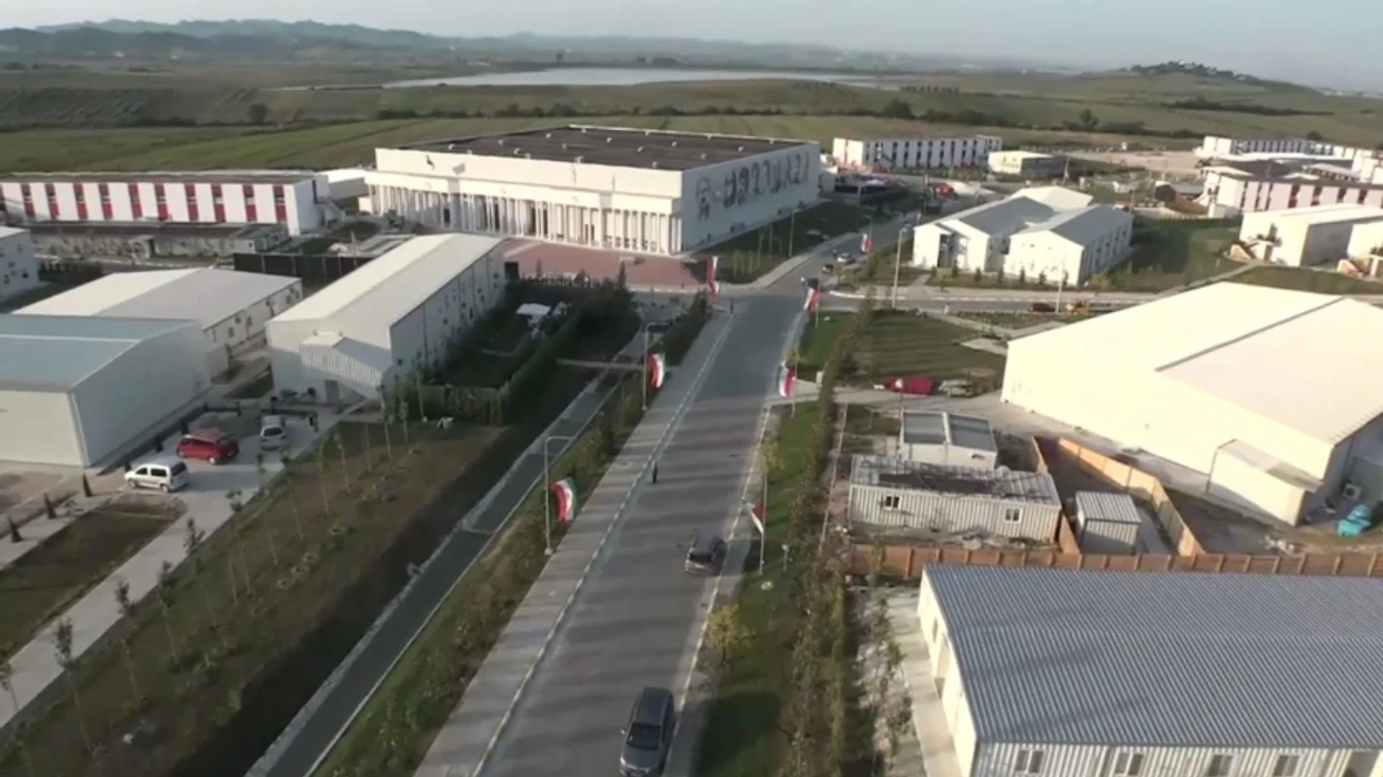 Muxhahedinët reagojnë për lajmet e sulmit raketor iranian në Shqipëri