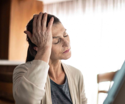 Pse shfaqet dhimbja e kokës në anën e djathtë?