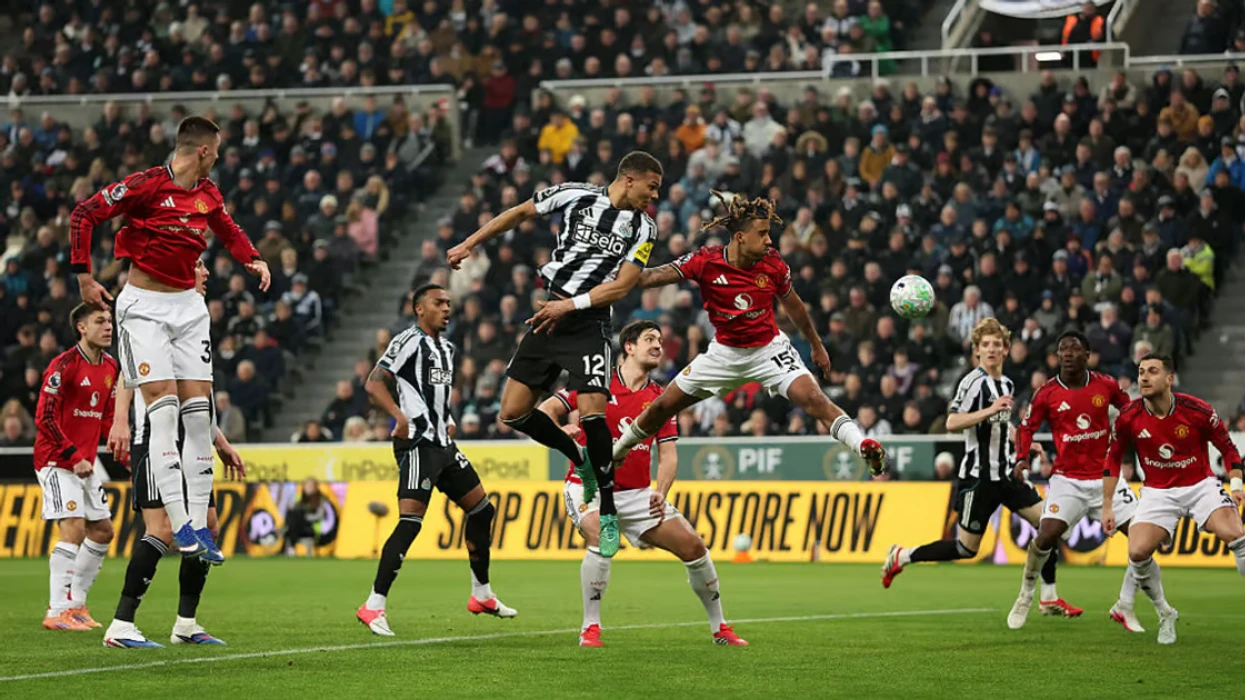 Newcastle triumfon ndaj Man Utd me 10 lojtarë