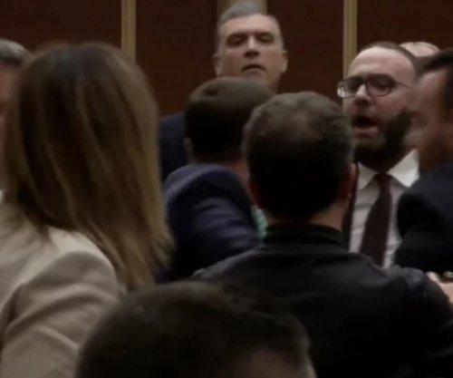 Rinis me tensione seanca në Shqipëri, Balliu përplaset fizikisht me Taulant Ballën  [video]