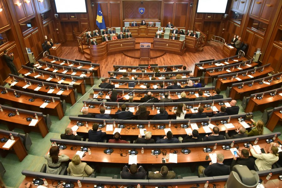 Nis seanca për presidentin, opozita nuk merr pjesë