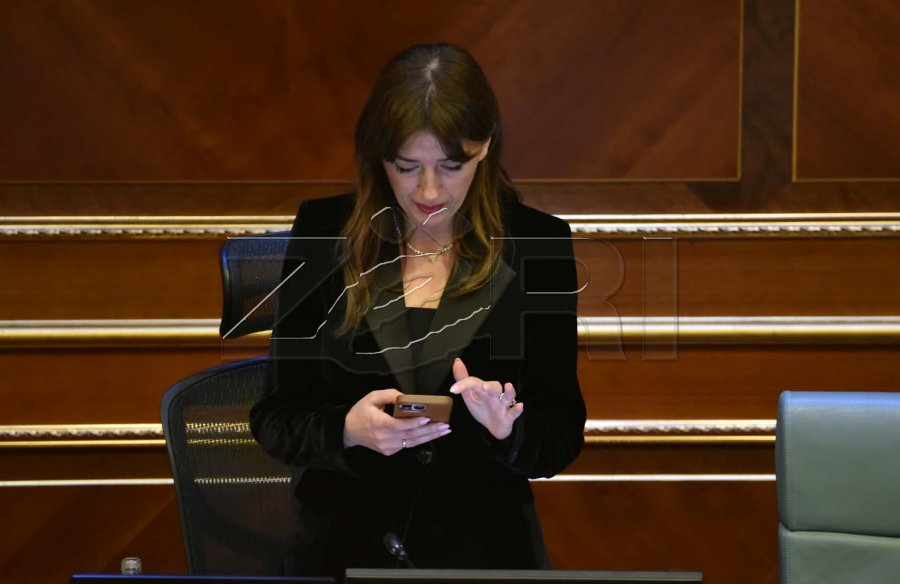 Haxhiu u kërkon deputetëve të shkojnë në seancë, thotë se nuk i morën leje për të munguar