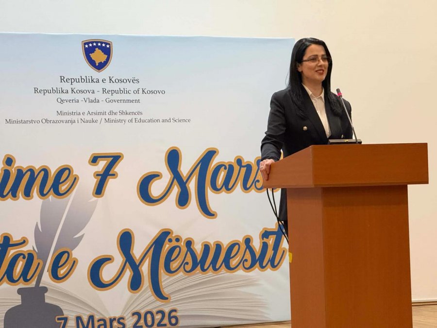 Ndahet çmimi “Shaban Jashari” – Arta Gashi rrëmben çmimin e mësimdhënësit të vitit