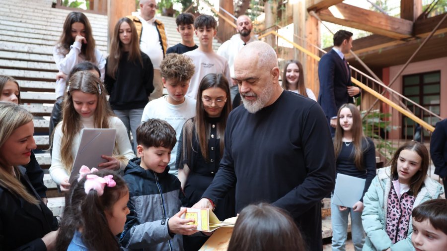 Edi Rama uron 7 Marsin nga Manastiri: Gjuha shqipe është një lidhje e fortë mes shqiptarëve