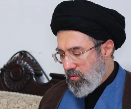 Irani emëron djalin e Khameneit si udhëheqës të ri suprem