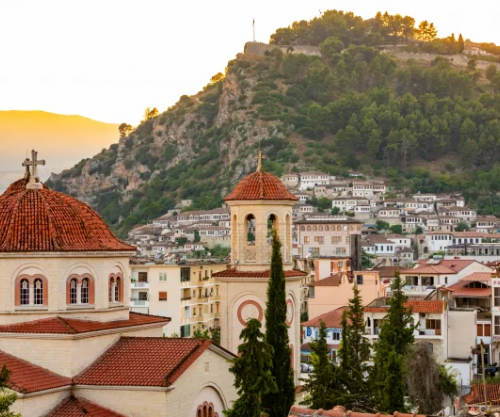 “The Sun”: Shqipëria, destinacioni sekret i Evropës me qytete antike dhe bregdet mahnitës