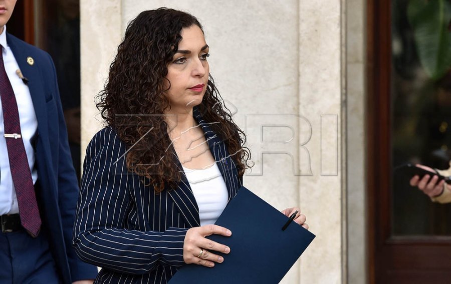 Osmani nuk do të nënshkruajë dekrete për shtetësi deri në fund të mandatit 