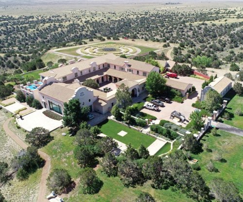 Pretendime se janë varrosur dy vajza, rihapen hetimet për fermën e Epstein në New Mexico