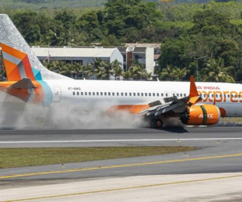 Aeroplani humb rrotat në një aeroport të madh ndërkombëtar