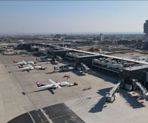 Fluturimet misterioze mes Tel Avivit dhe Beogradit ngrenë dyshime për transport armësh