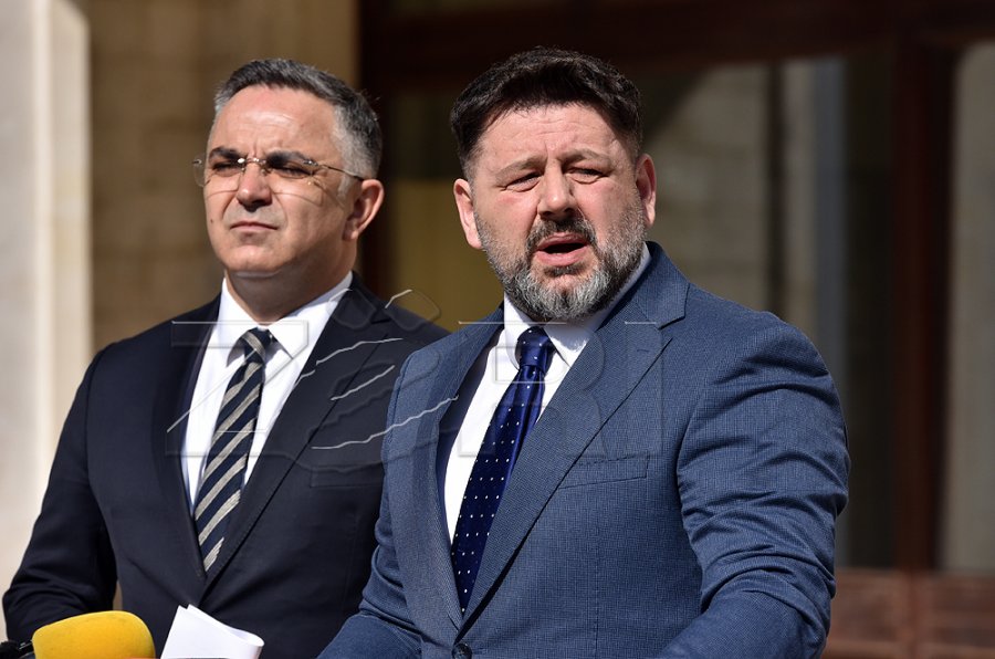 Berisha e quan të tmerrshme gjendjen në kampet e Policisë, thirrje qeverisë: Mos boni lojëra, kanë marrë fund rrenat