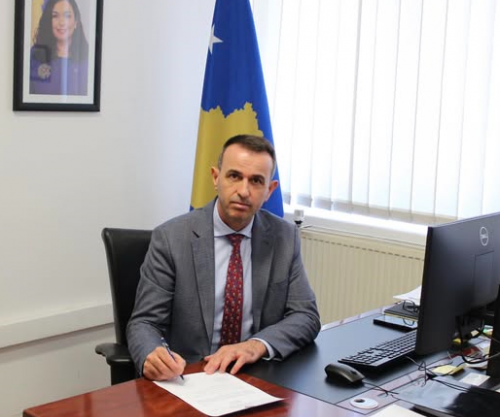 Ministri i Sportit Blerim Gashani njofton 100% rritje të koeficientit për sportistet dhe trajneret femra