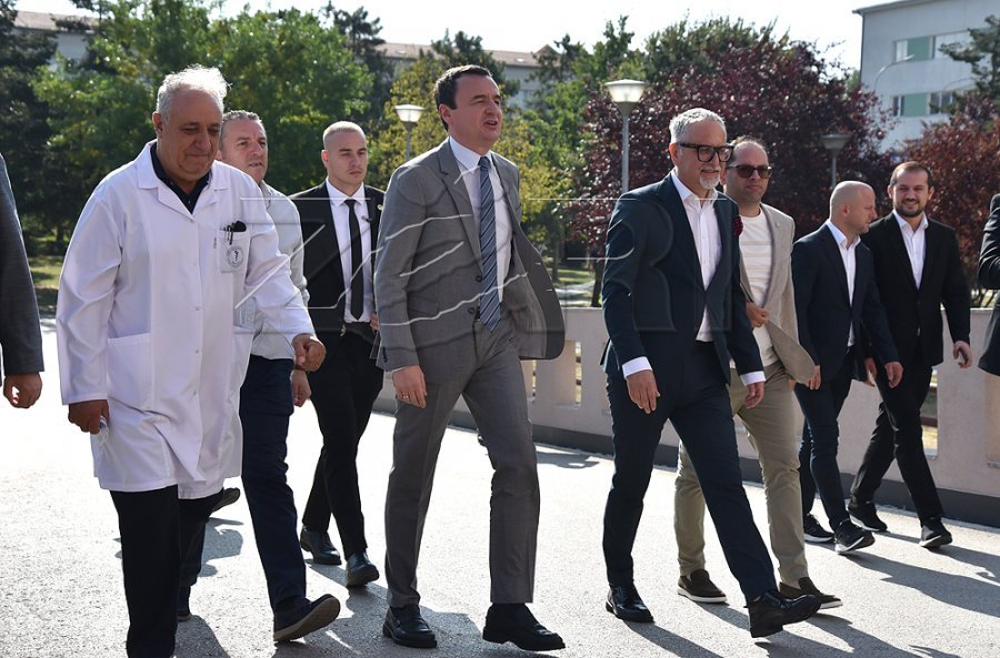 Kurti e Vitia, pjesëmarrës në përurimin e hapësirave të rinovuara në Institutin e Anatomisë Patologjike në QKUK